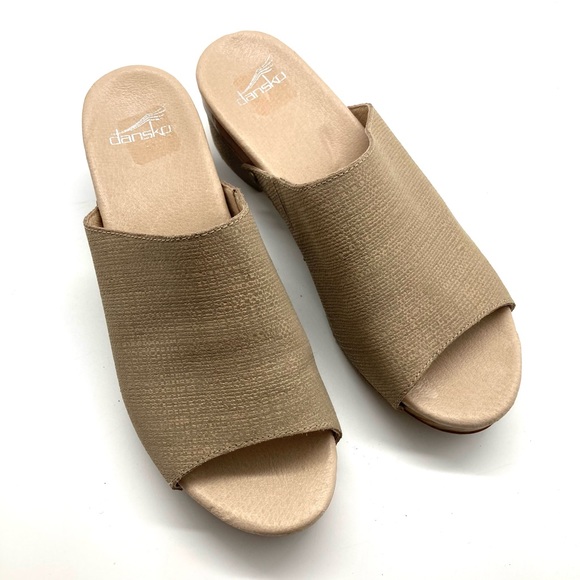 Dansko Shoes - Dansko Maci Taupe Textured Beige Leather Sandals